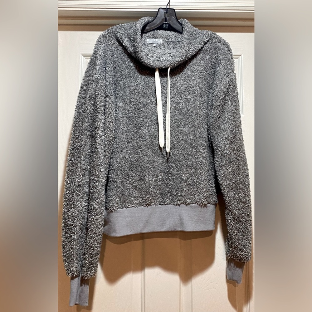 Gray fluffy pullover sweatshirt size Medium